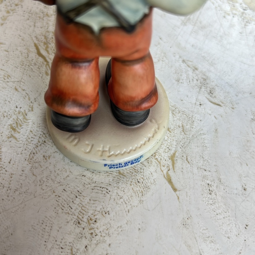 Pretzel Boy Goebel Germany Hummel figurine 2093 First Issue Millennium 2000 - Picture 6 of 7